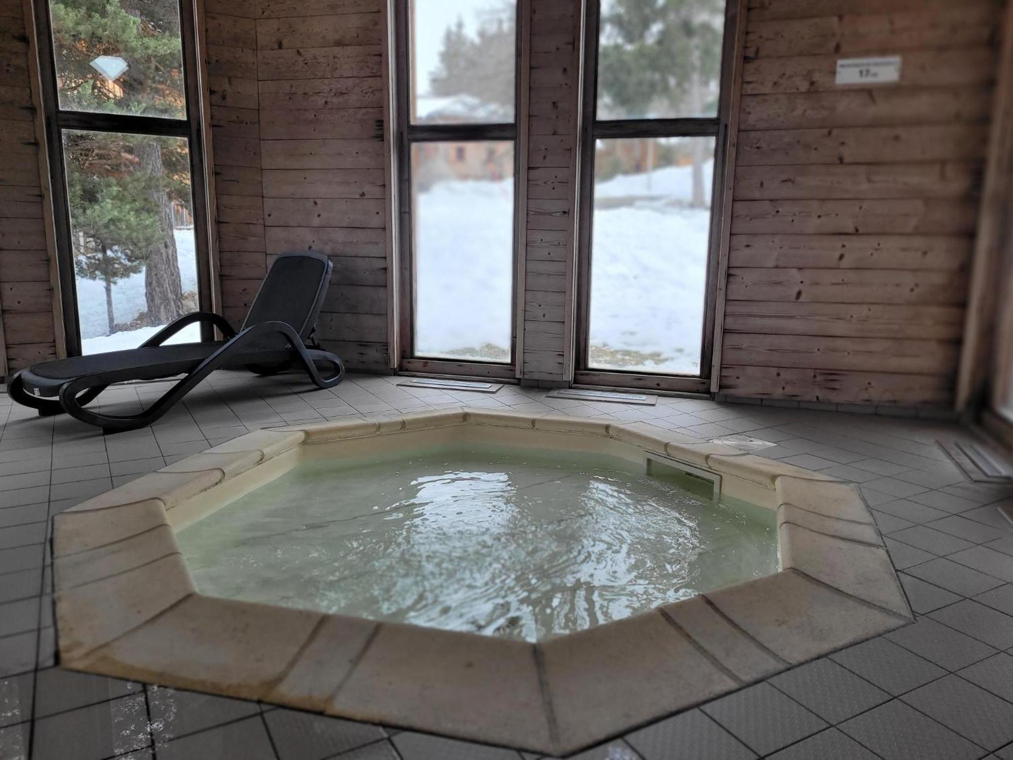 Chalet By Sophie Superdevoluy Avec Piscine Luaran gambar